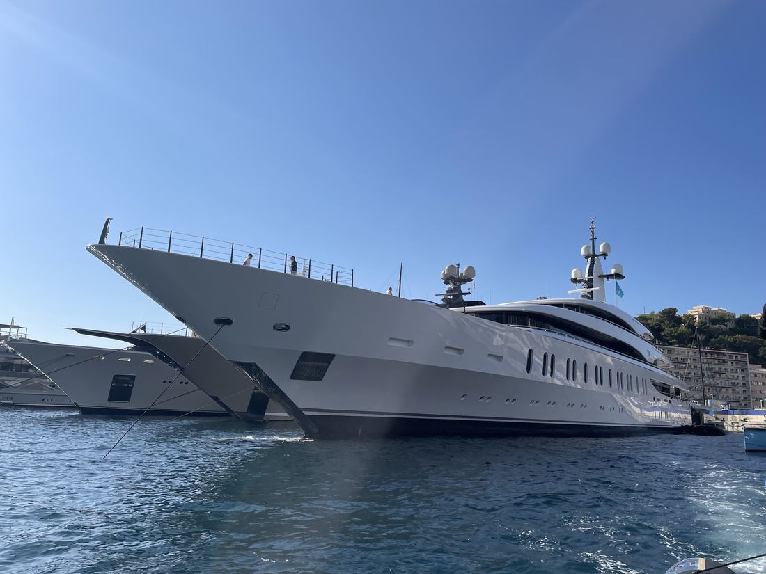 Superyacht au port